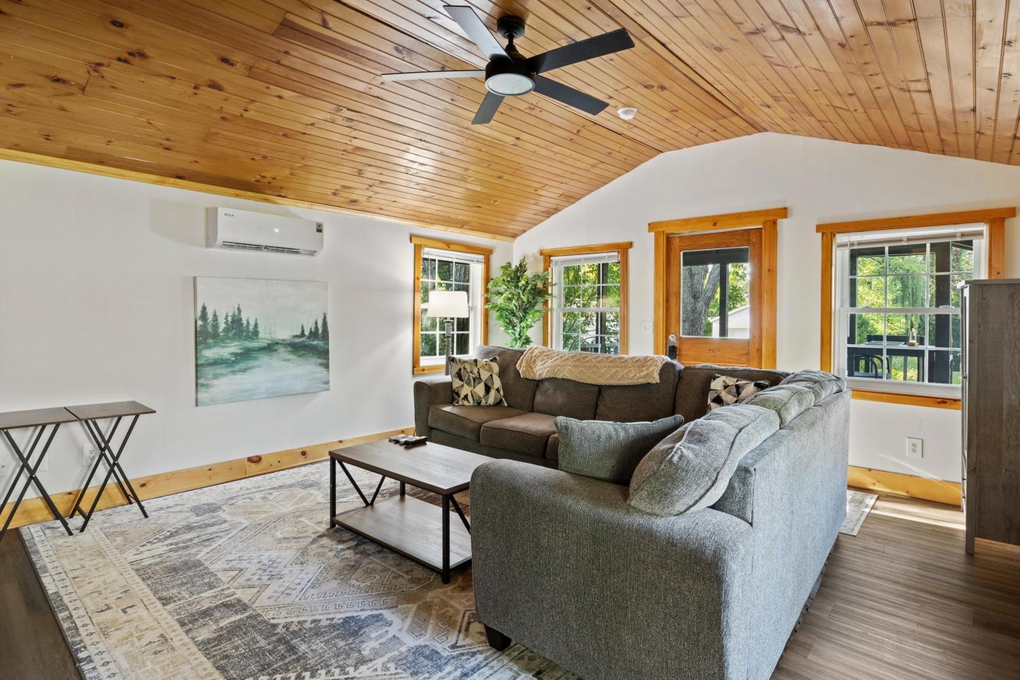 Cozy Home W/ King Bed & Lake Access Canandaigua Eksteriør billede