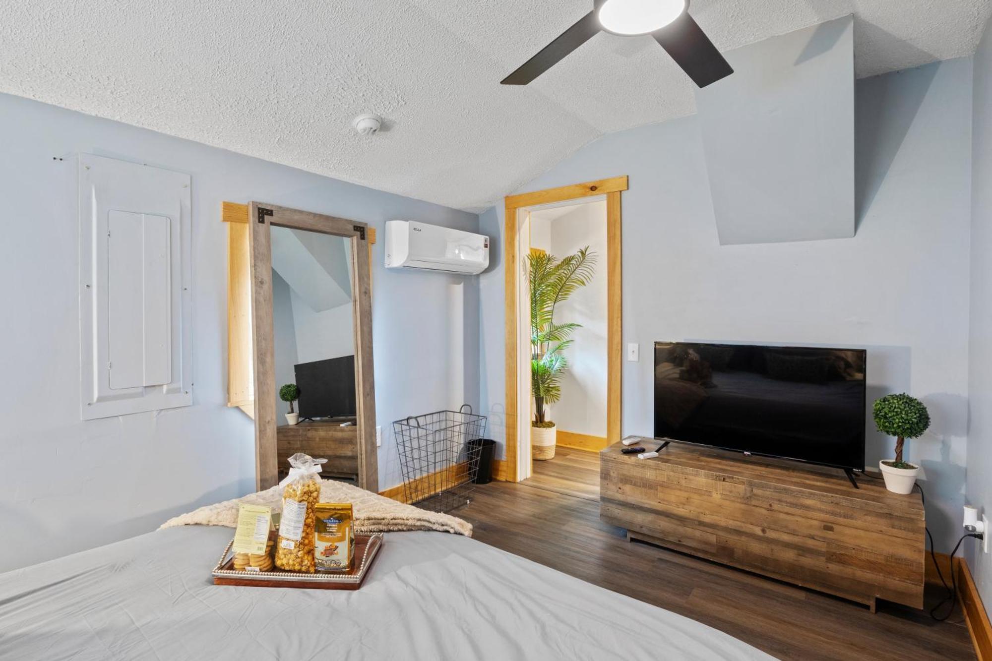 Cozy Home W/ King Bed & Lake Access Canandaigua Eksteriør billede